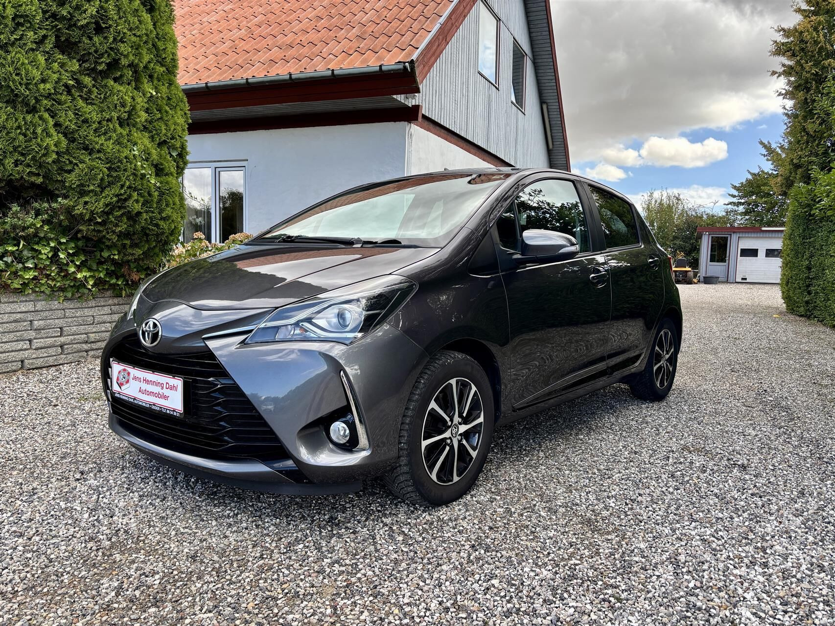 Sort Toyota Yaris fra 2019