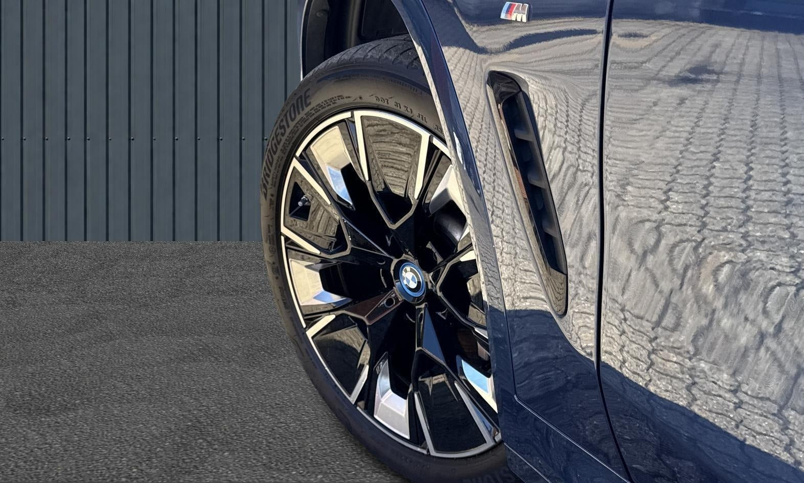 Blå BMW iX3 fra 2024