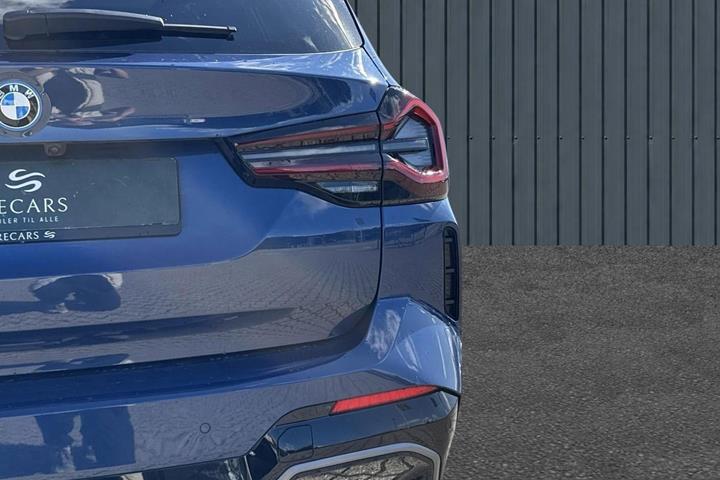 Blå BMW iX3 fra 2024