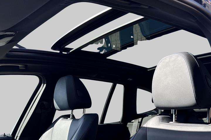 Blå BMW iX3 fra 2024