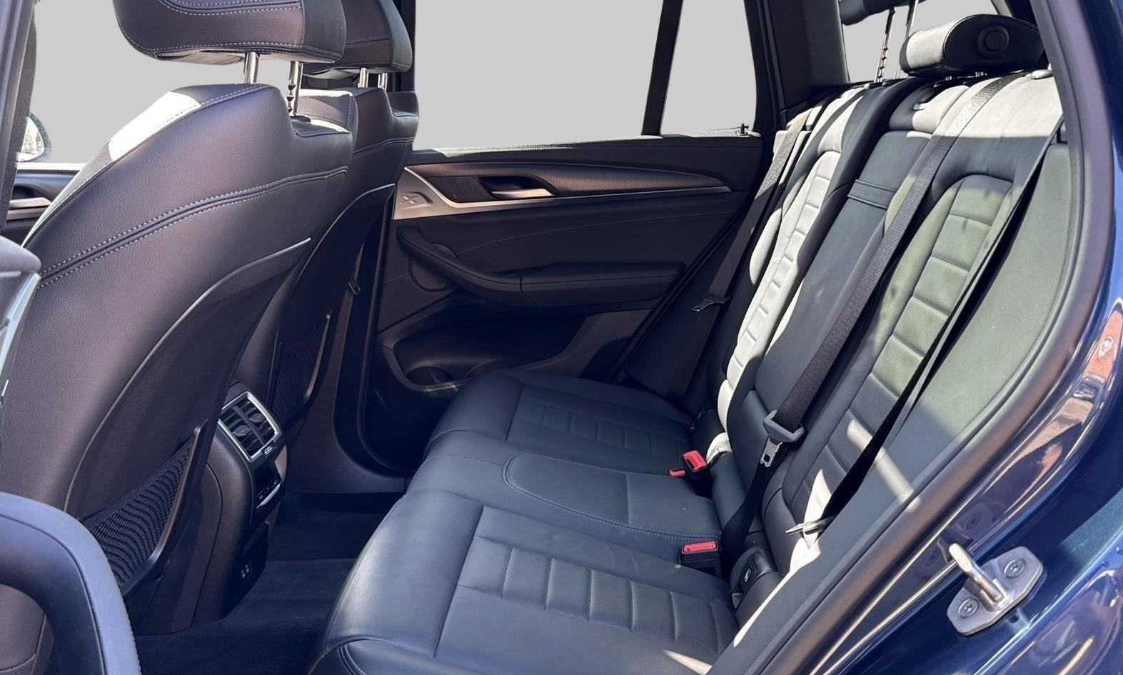 Blå BMW iX3 fra 2024