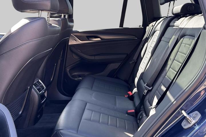 Blå BMW iX3 fra 2024
