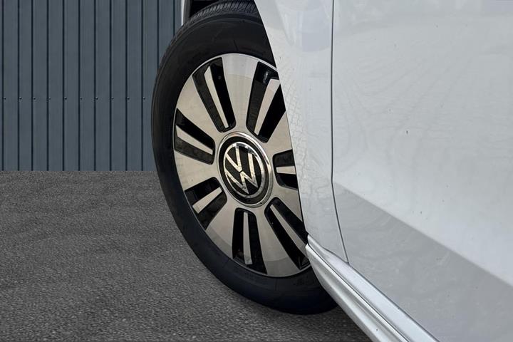 Hvid VW E-UP! fra 2021
