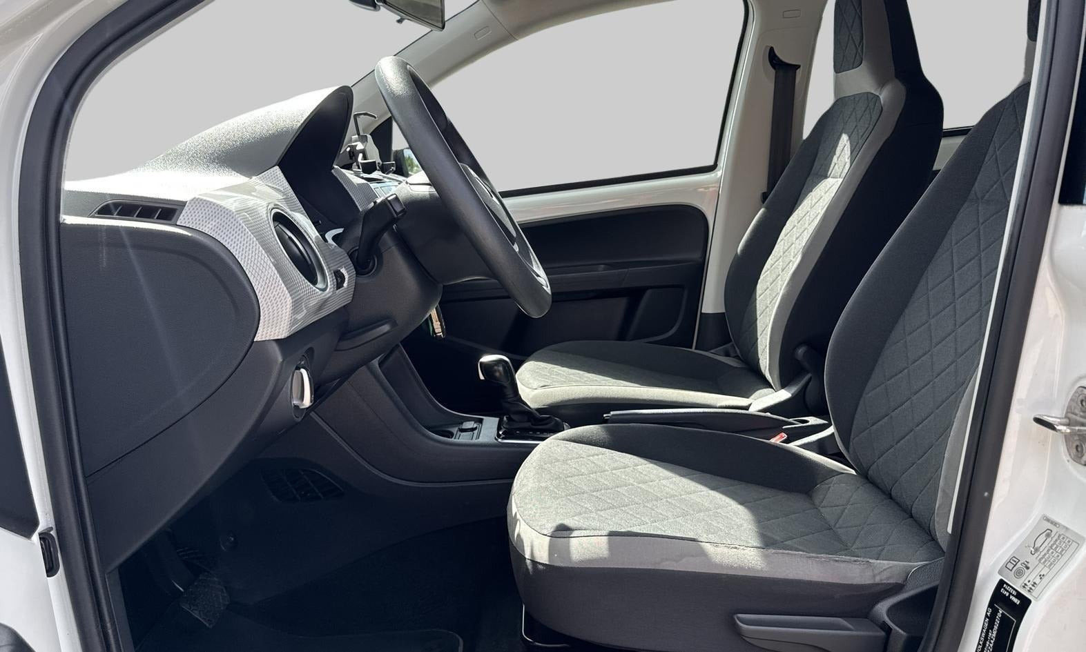 Hvid VW E-UP! fra 2021