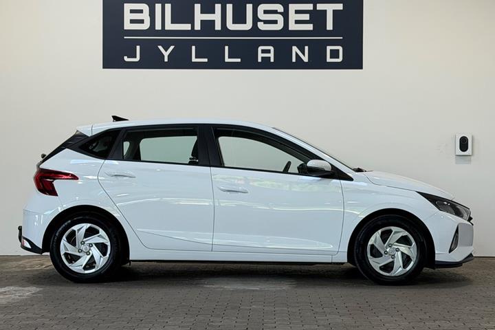 Hvid Hyundai i20 fra 2022