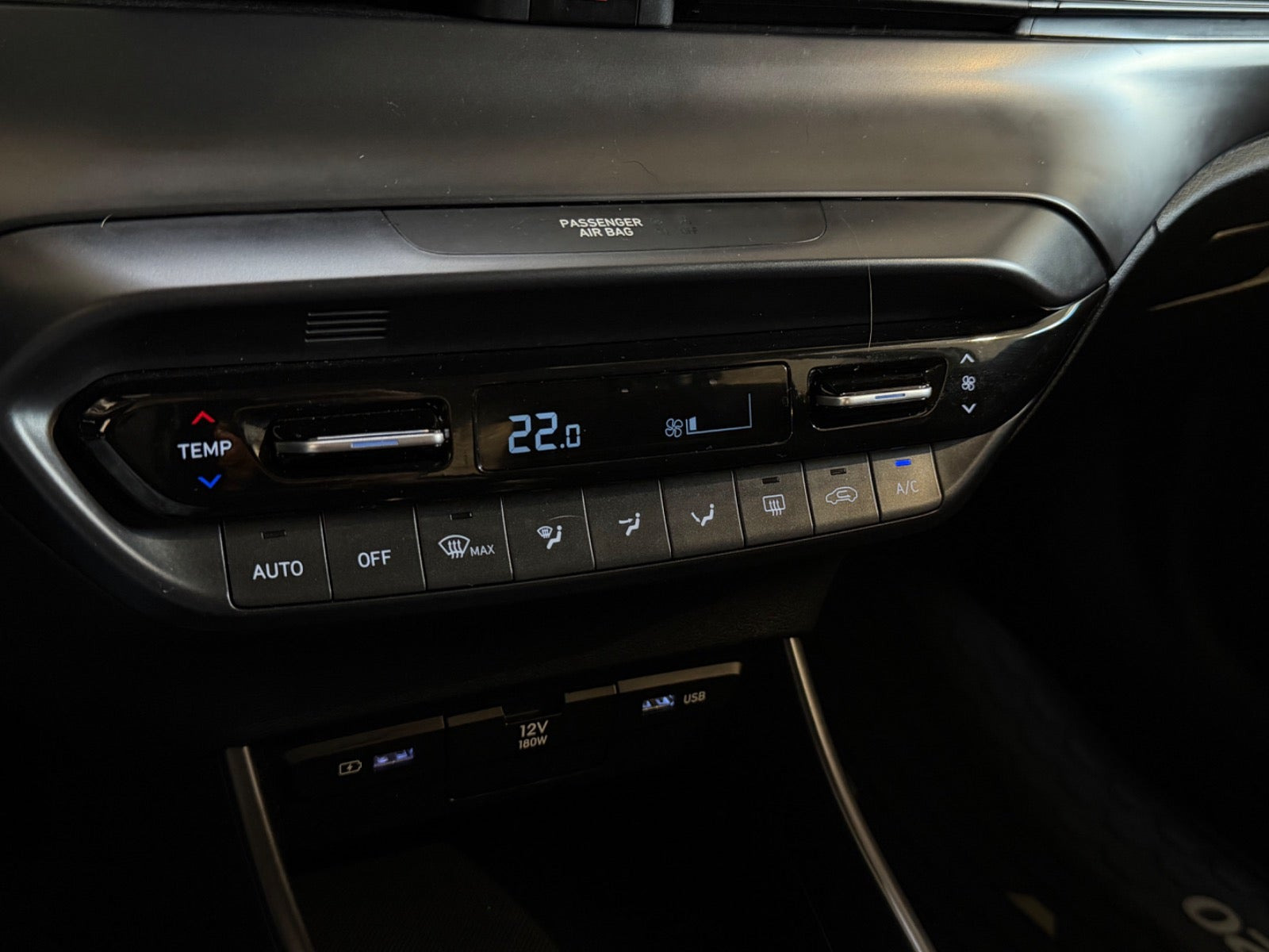 Hvid Hyundai i20 fra 2022