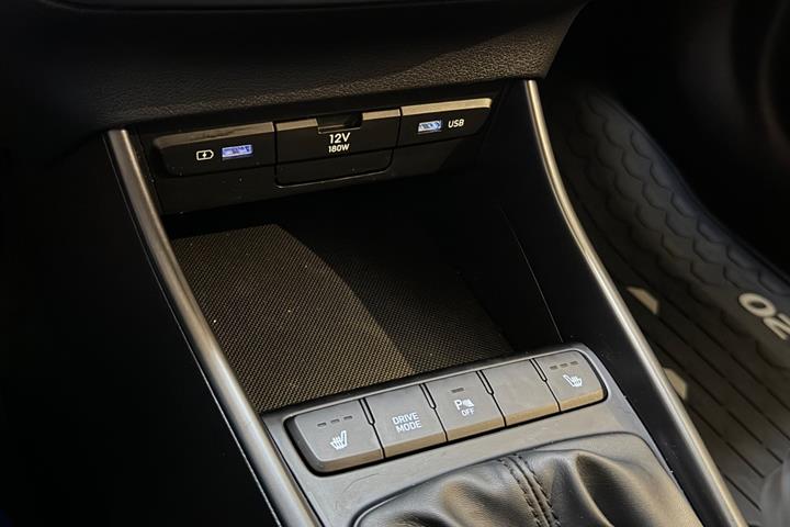 Hvid Hyundai i20 fra 2022
