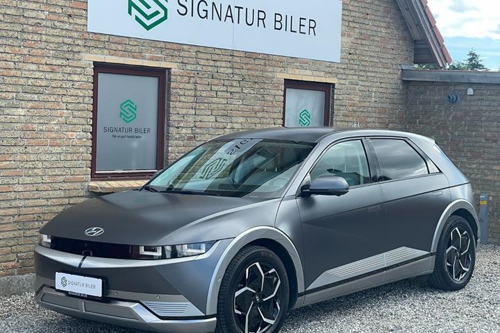 Grå Hyundai Ioniq 5 fra 2024 set udefra