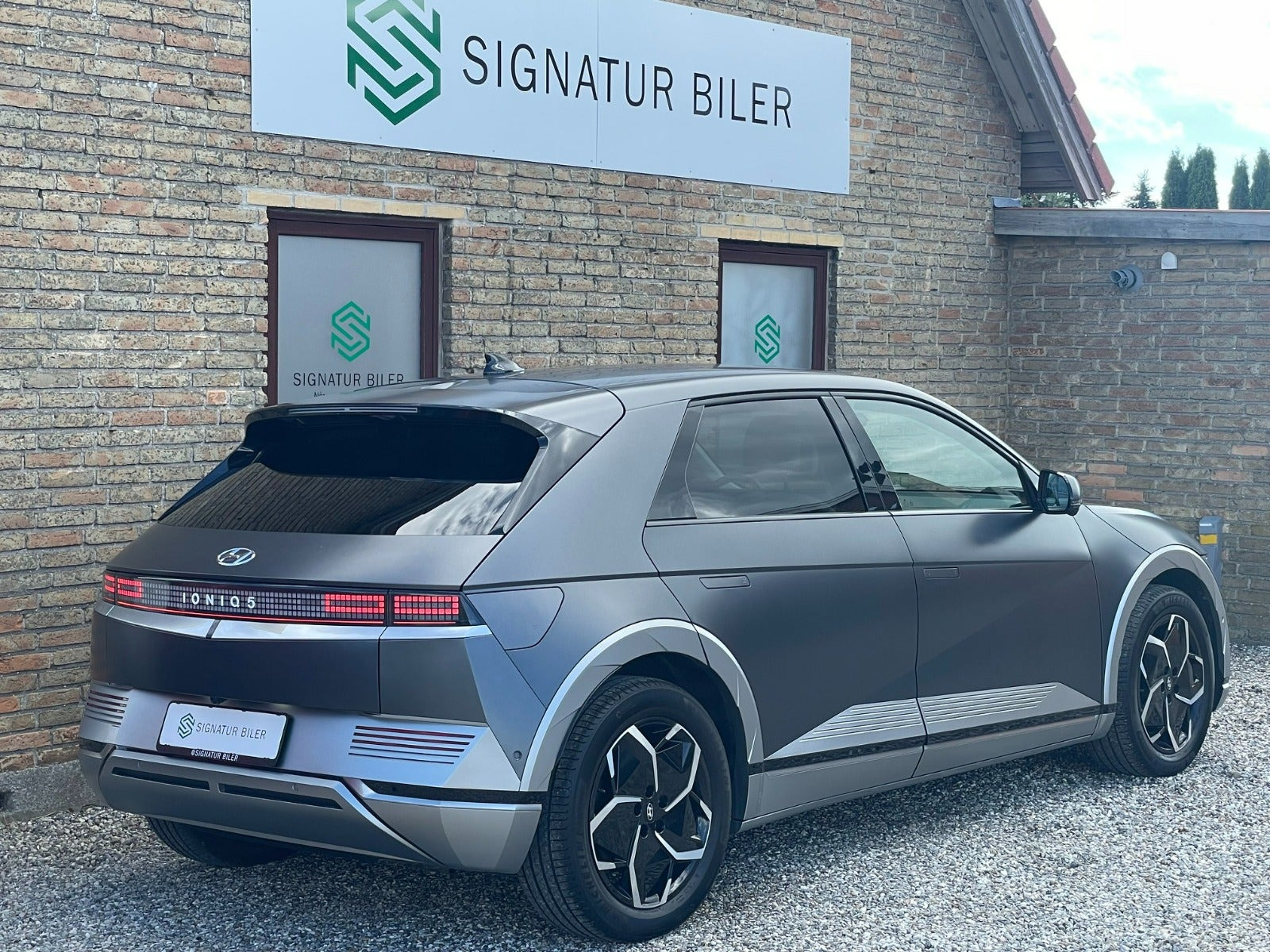 Grå Hyundai Ioniq 5 fra 2024