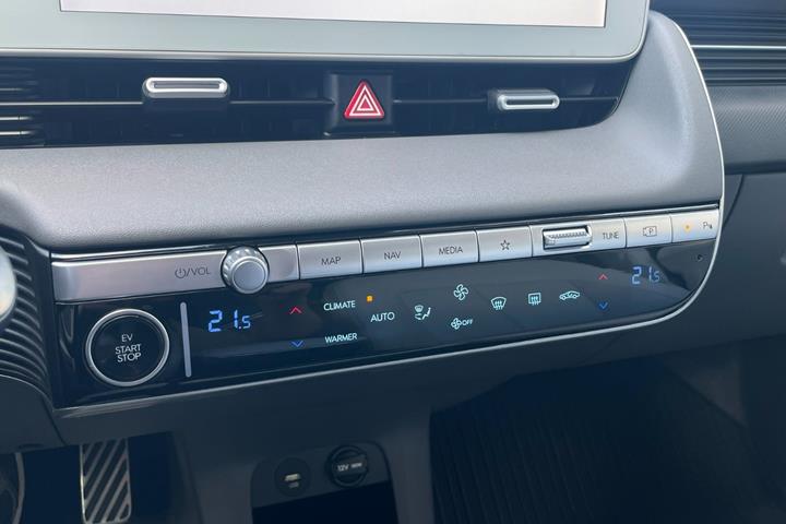 Grå Hyundai Ioniq 5 fra 2024