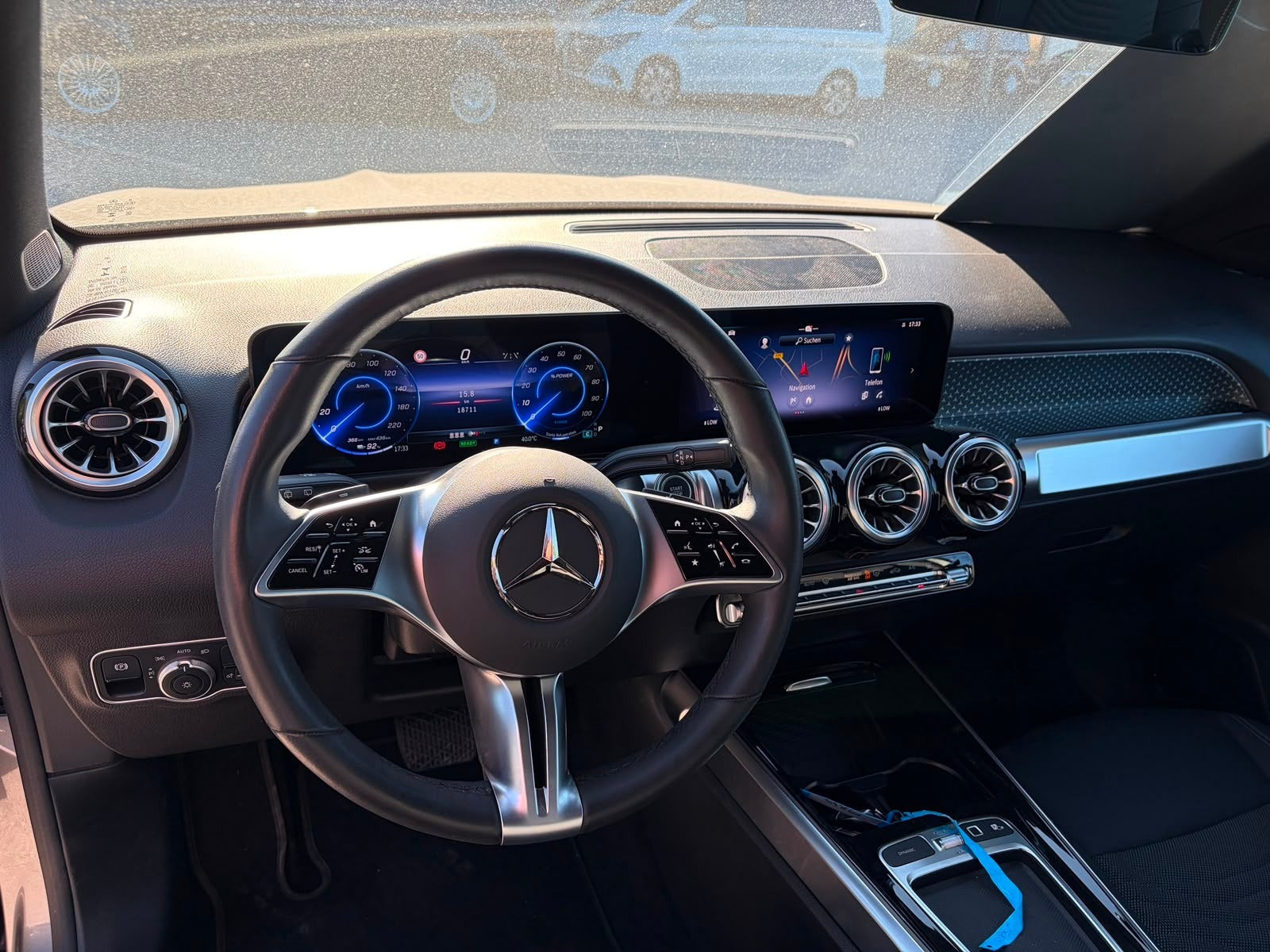 Grå Mercedes EQB350 fra 2024