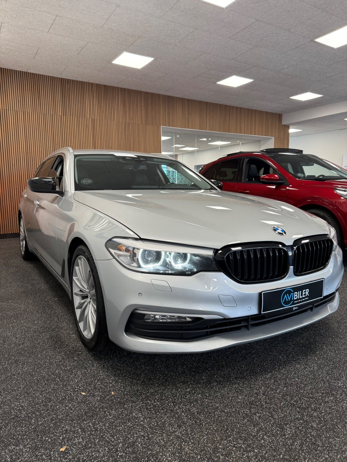 Sølv BMW 520d fra 2019