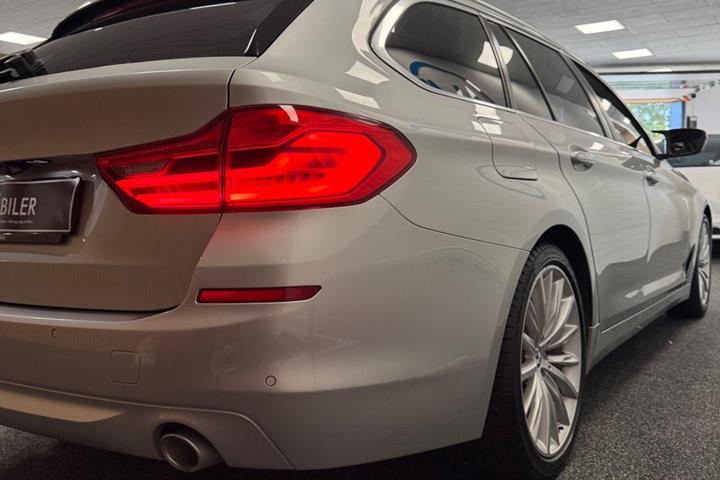 Sølv BMW 520d fra 2019