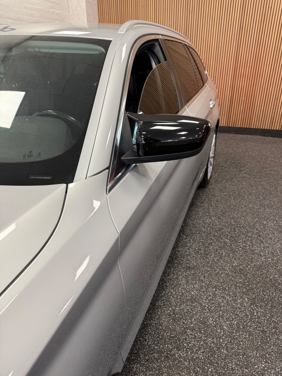 Sølv BMW 520d fra 2019
