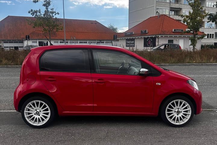 Rød Seat Mii fra 2015