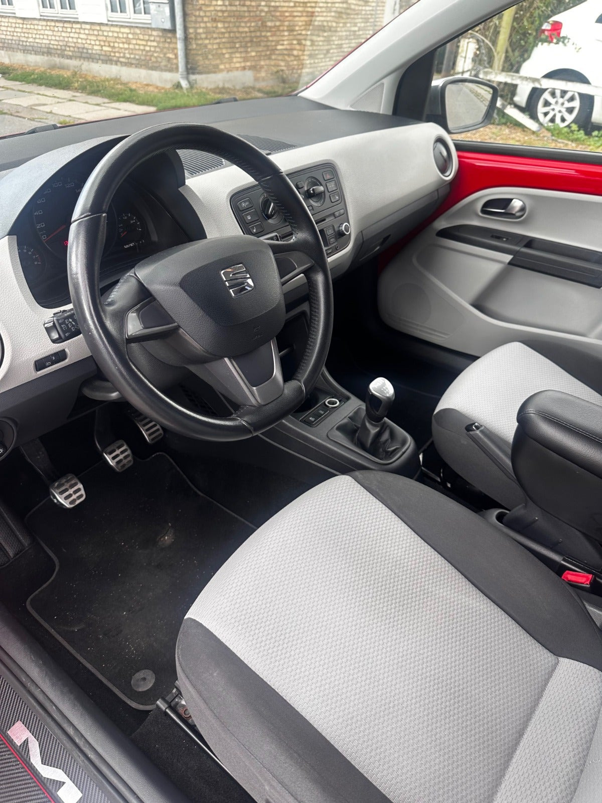 Rød Seat Mii fra 2015