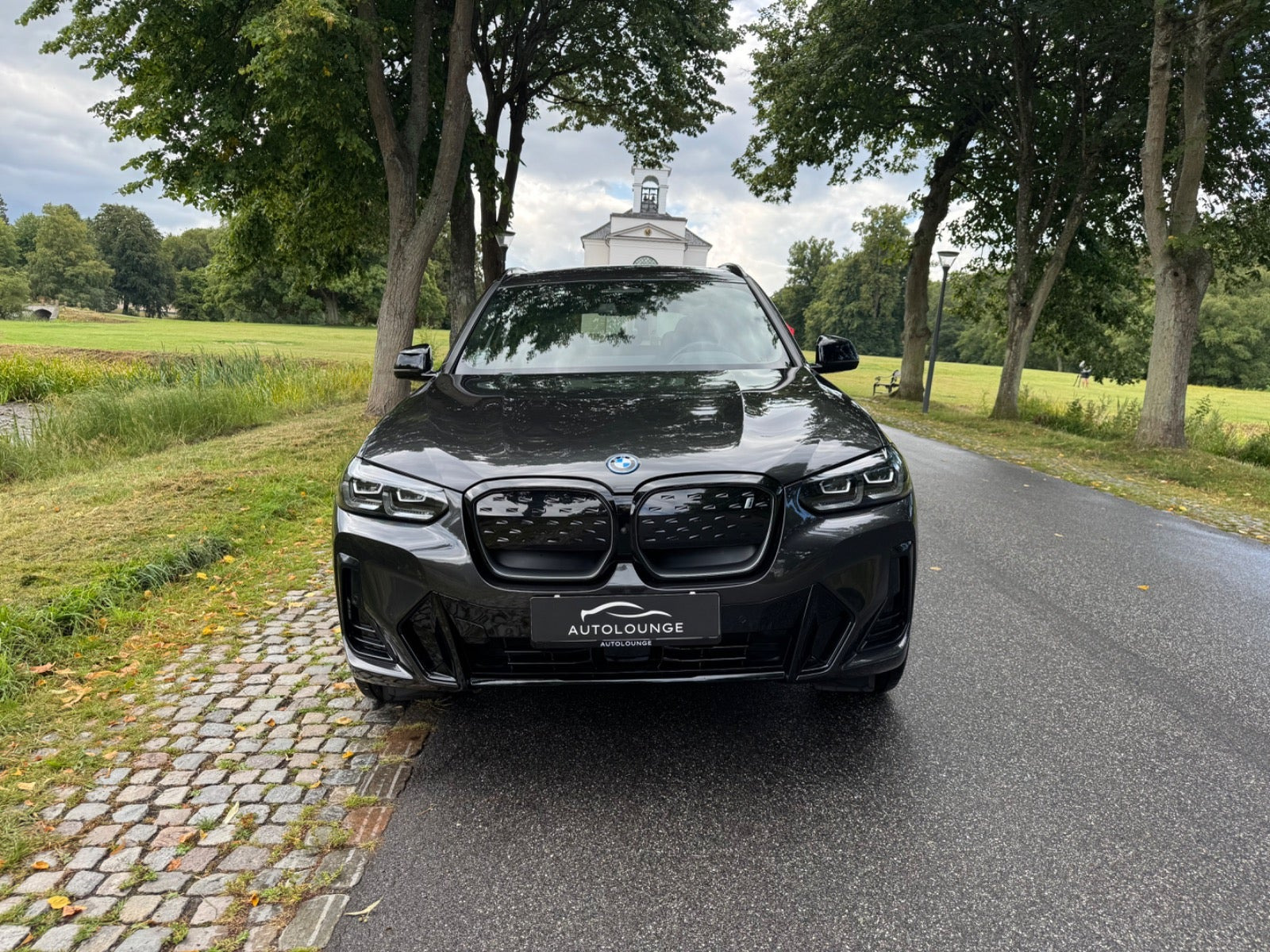 Grå BMW iX3 fra 2023