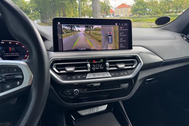 Grå BMW iX3 fra 2023