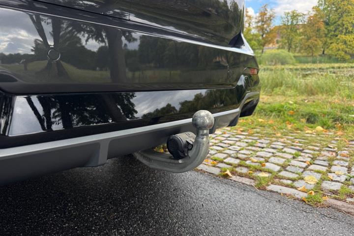 Grå BMW iX3 fra 2023