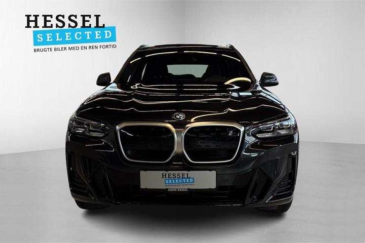 Grå BMW iX3 fra 2024