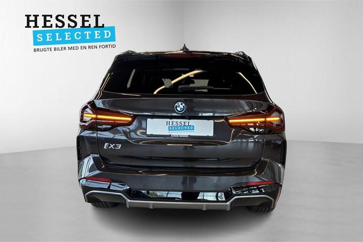 Grå BMW iX3 fra 2024