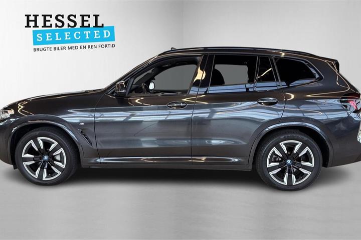 Grå BMW iX3 fra 2024