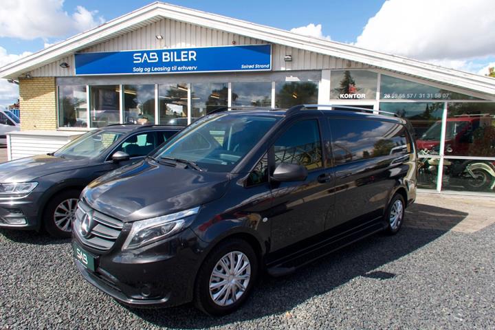 Sort Mercedes Vito 119 fra 2020