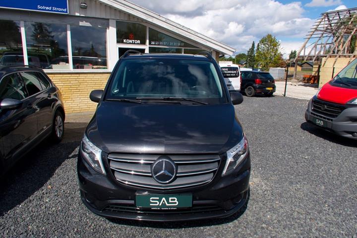 Sort Mercedes Vito 119 fra 2020