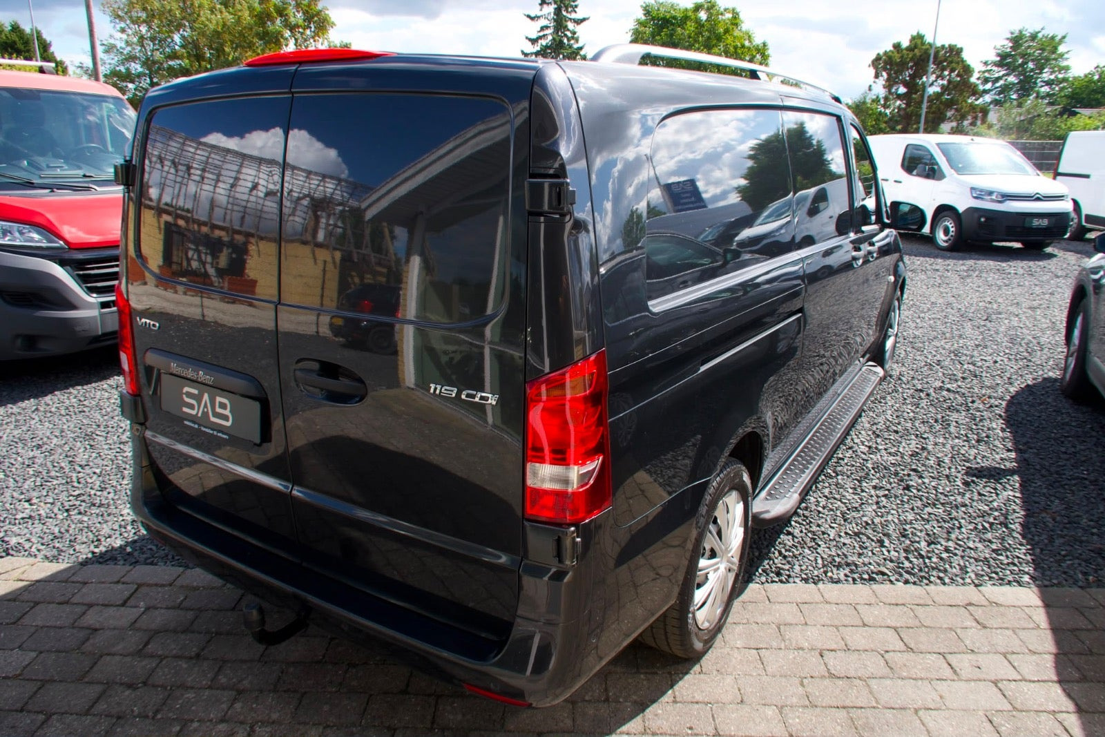 Sort Mercedes Vito 119 fra 2020