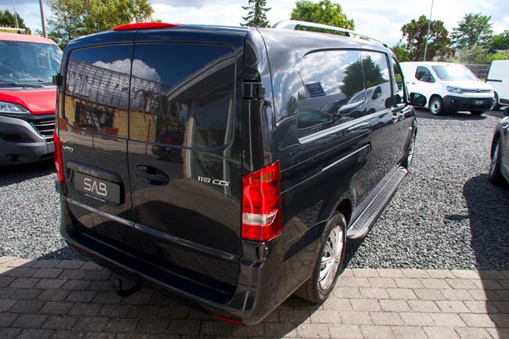 Sort Mercedes Vito 119 fra 2020