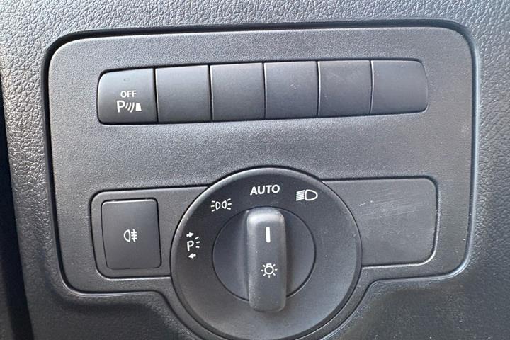 Sort Mercedes Vito 119 fra 2017