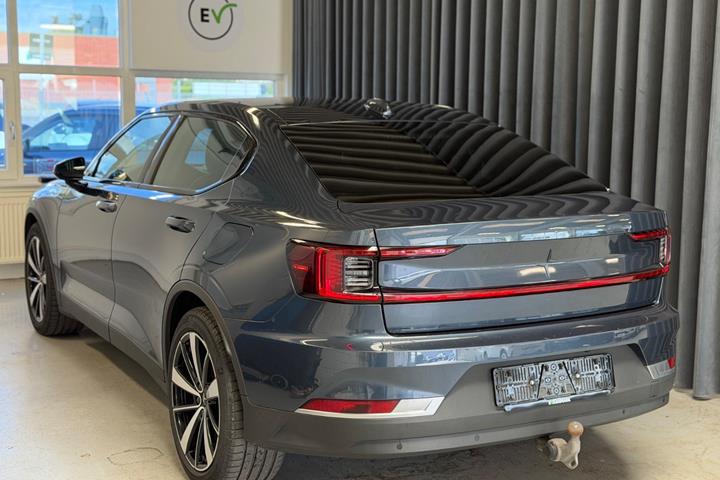 Blå Polestar 2 fra 2021