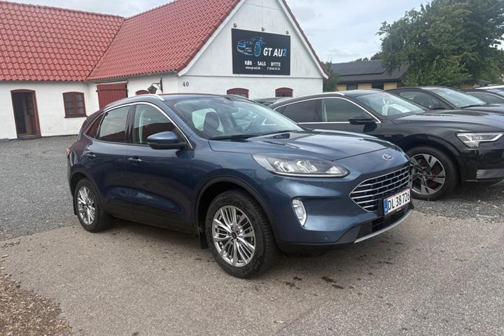 Blå Ford Kuga fra 2021