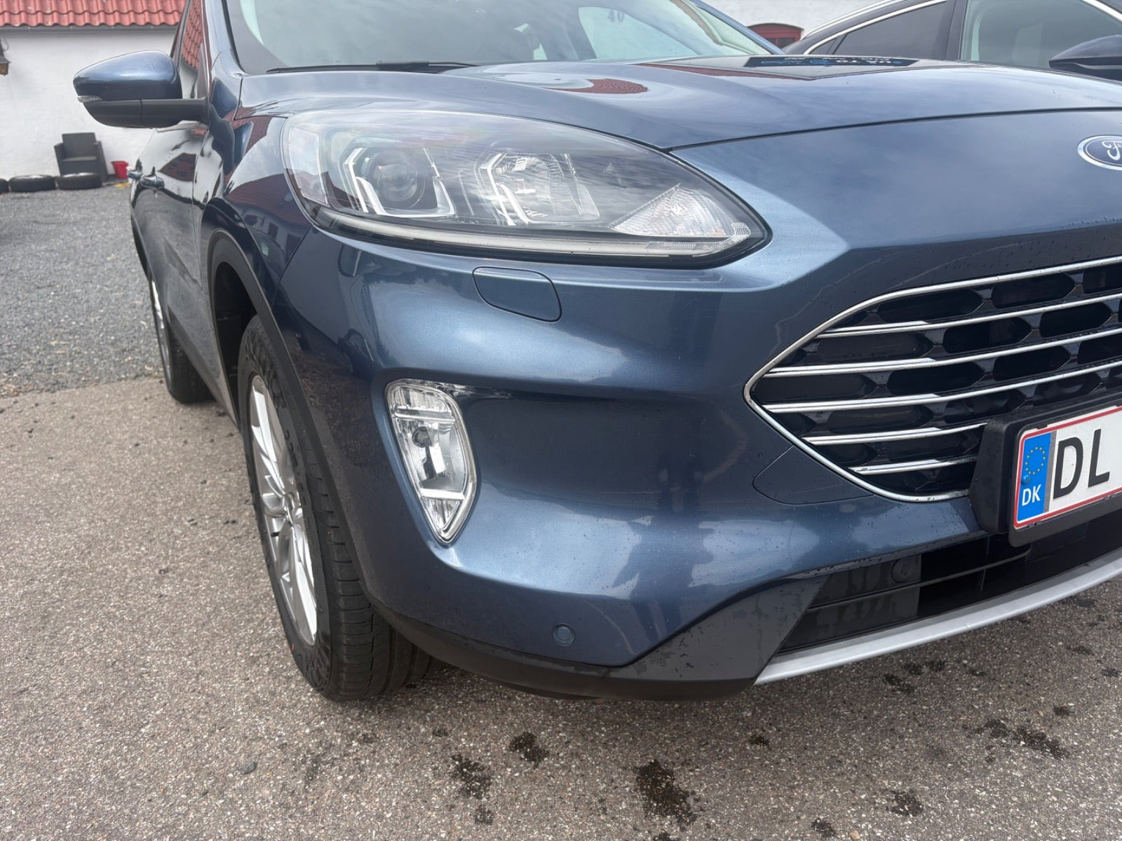 Blå Ford Kuga fra 2021
