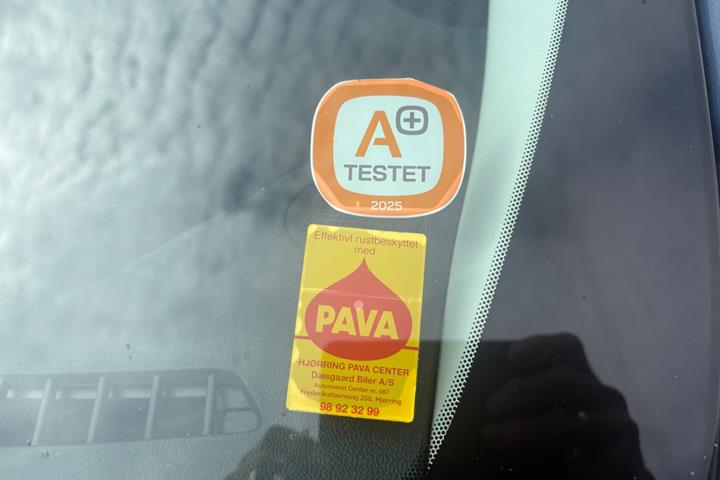 Blå Ford Kuga fra 2021
