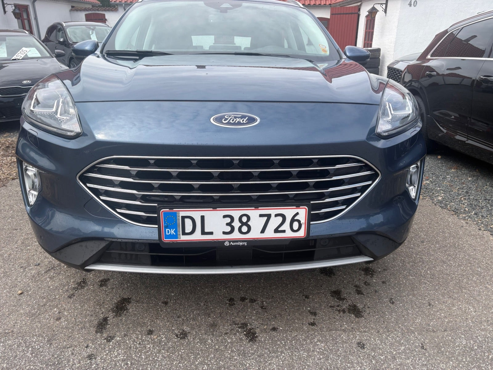 Blå Ford Kuga fra 2021