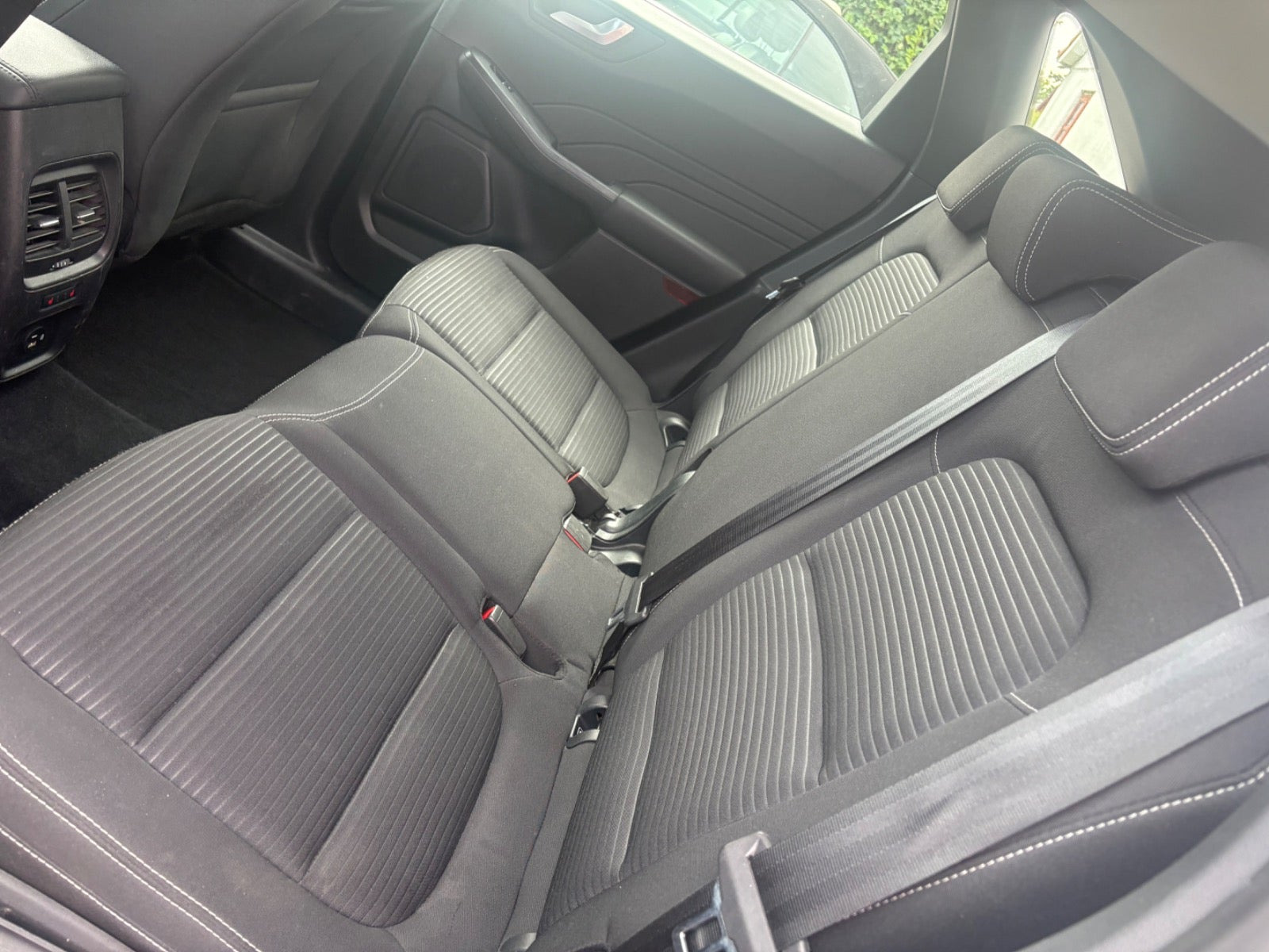 Blå Ford Kuga fra 2021