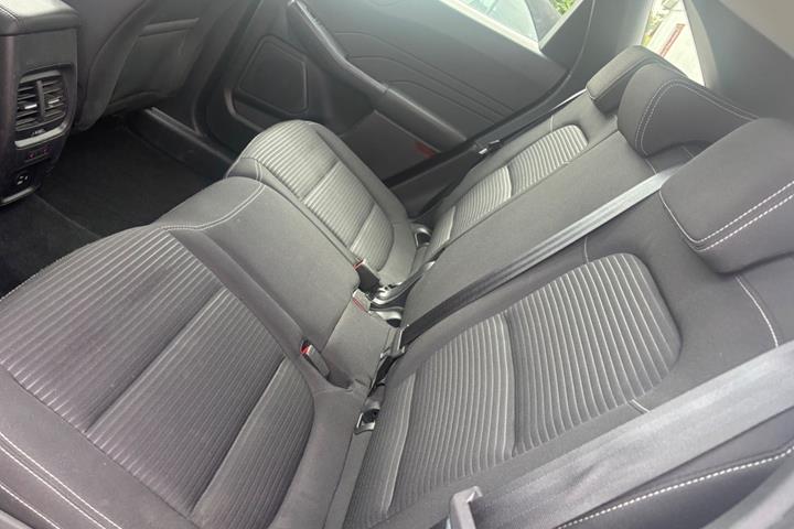 Blå Ford Kuga fra 2021