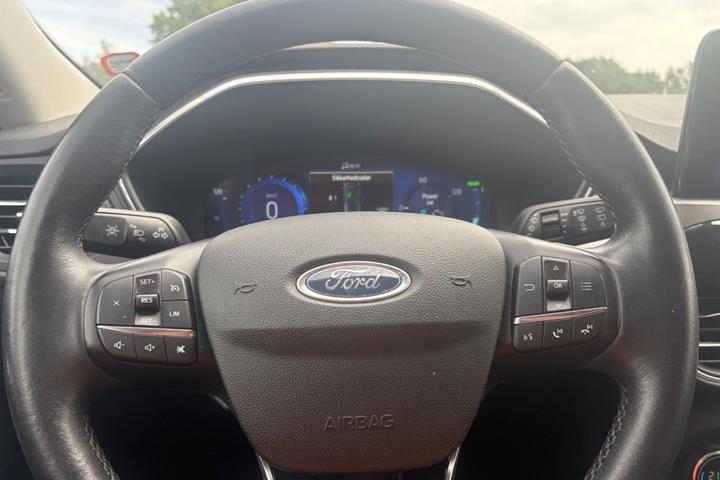 Blå Ford Kuga fra 2021