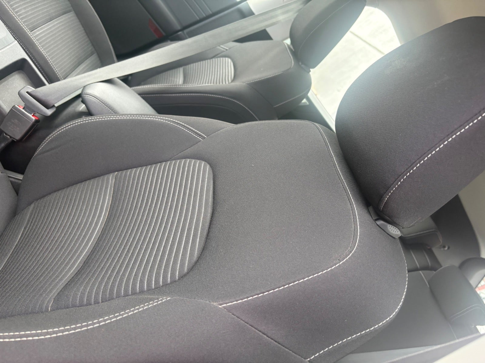 Blå Ford Kuga fra 2021