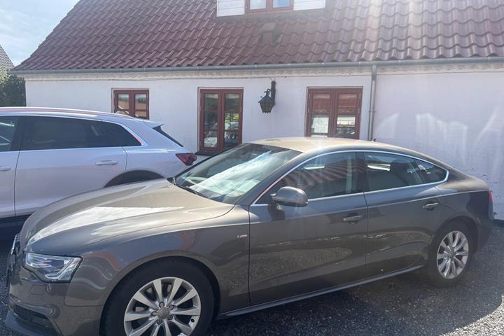 Orange Audi A5 fra 2016