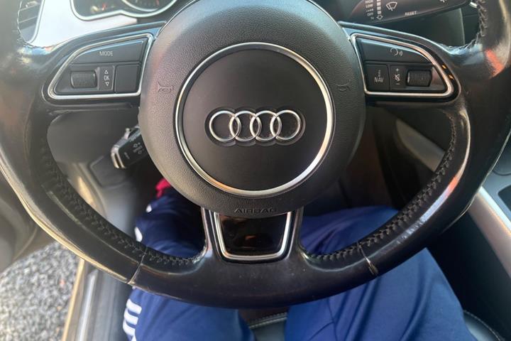 Orange Audi A5 fra 2016