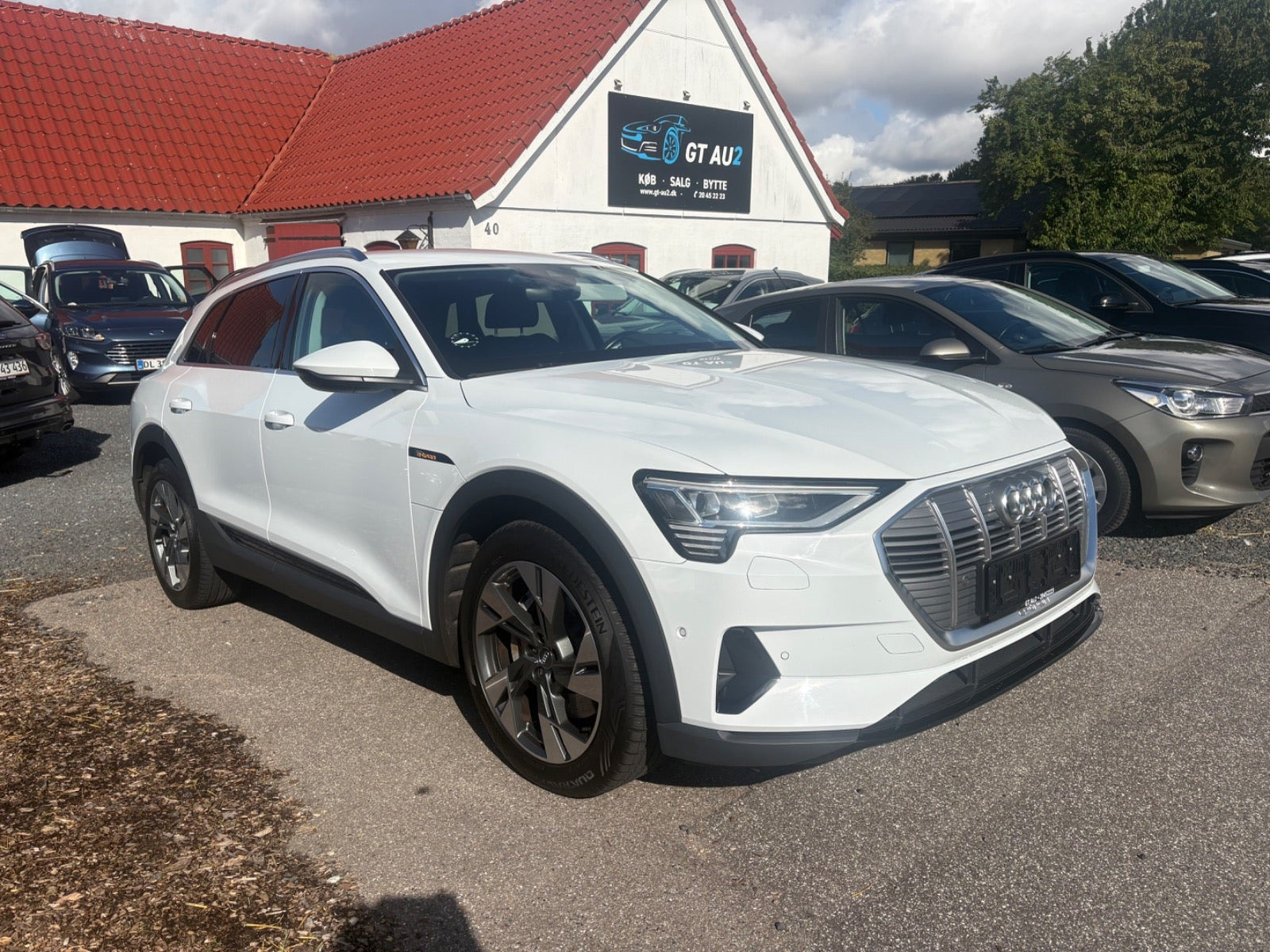 Hvid Audi e-tron fra 2020