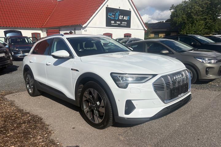 Hvid Audi e-tron fra 2020
