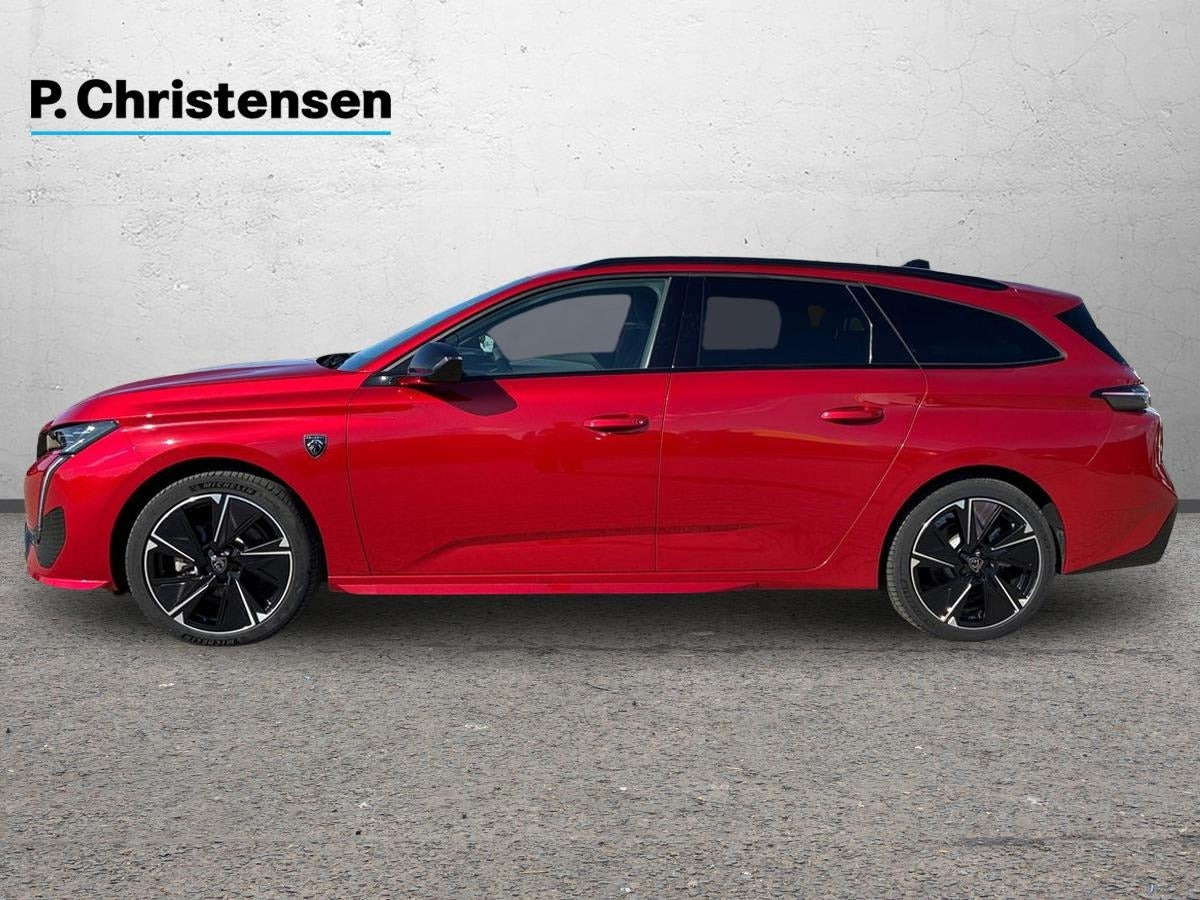 Rød Peugeot E-308 fra 2023