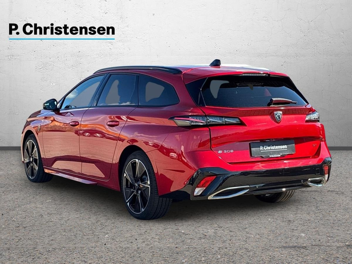 Rød Peugeot E-308 fra 2023