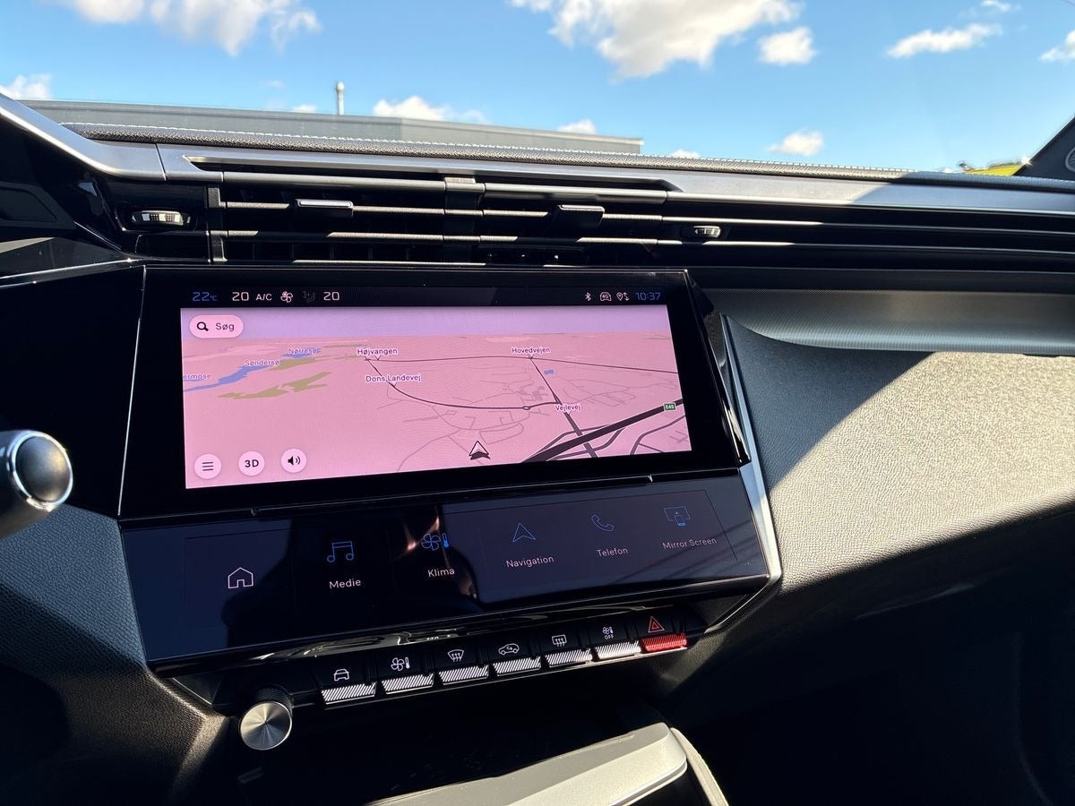 Rød Peugeot E-308 fra 2023