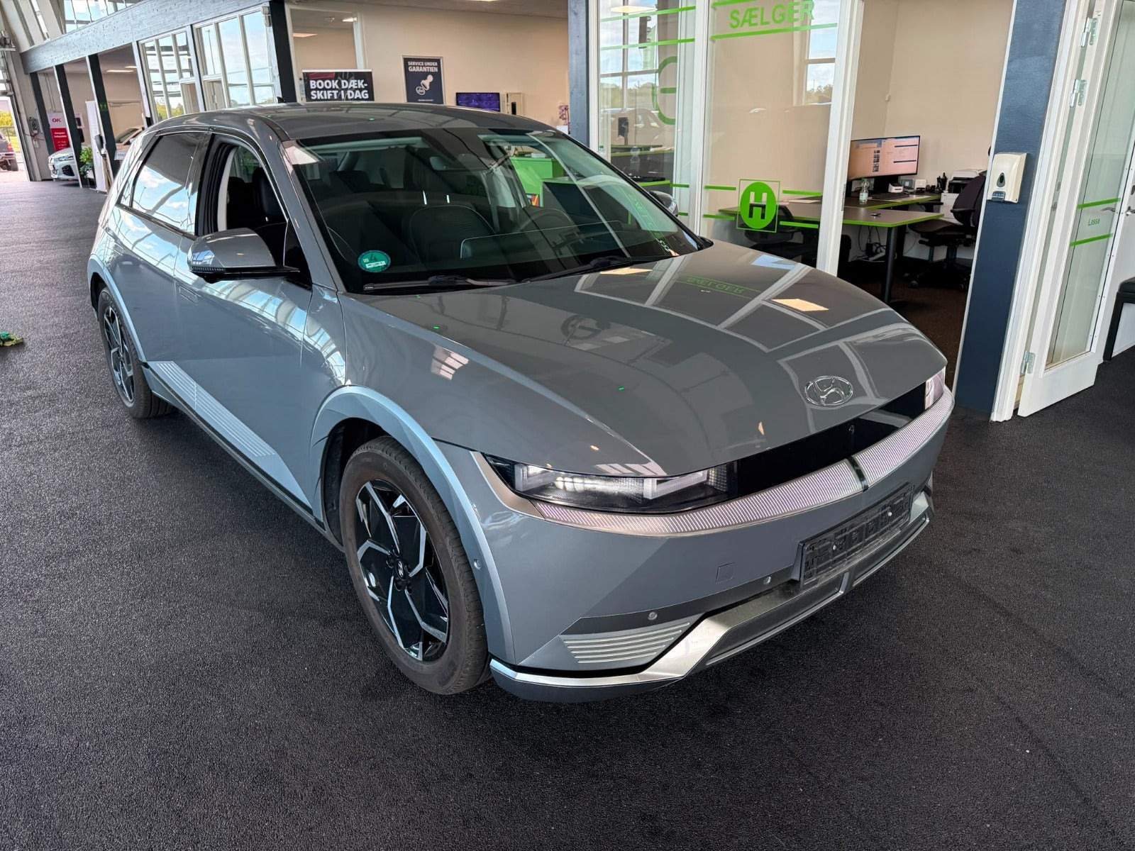 Grå Hyundai Ioniq 5 fra 2021