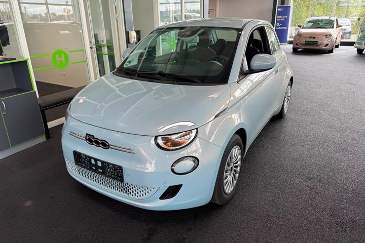 Hvid Fiat 500e fra 2023