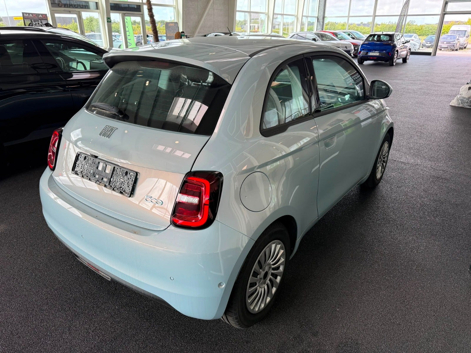 Hvid Fiat 500e fra 2023